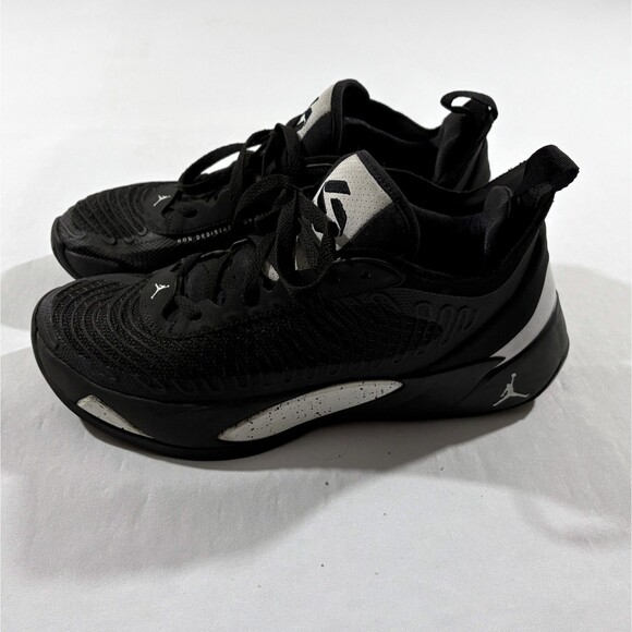 Athletic_Shoes